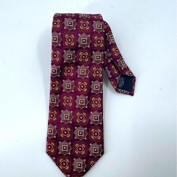 Canali Red and Black Geometric Pattern 100% Silk Tie - Picture 2 of 7